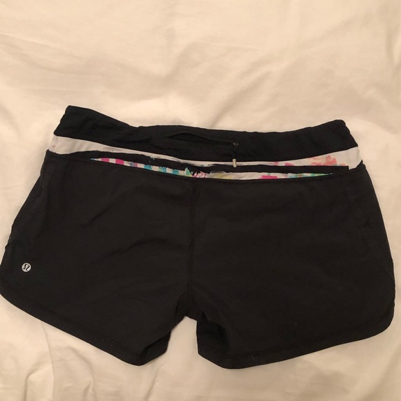 Lululemon shorts - Picture 4 of 5